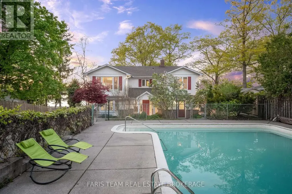 10 White Oaks Road, Barrie (South Shore)